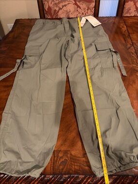 No boundaries parachute, cargo pants NWT